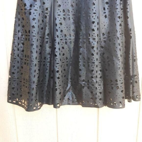 Worthington Faux Vegan Leather Laser Cutout Tea Length Full Circle Skirt Sz 4 - Picture 5 of 8